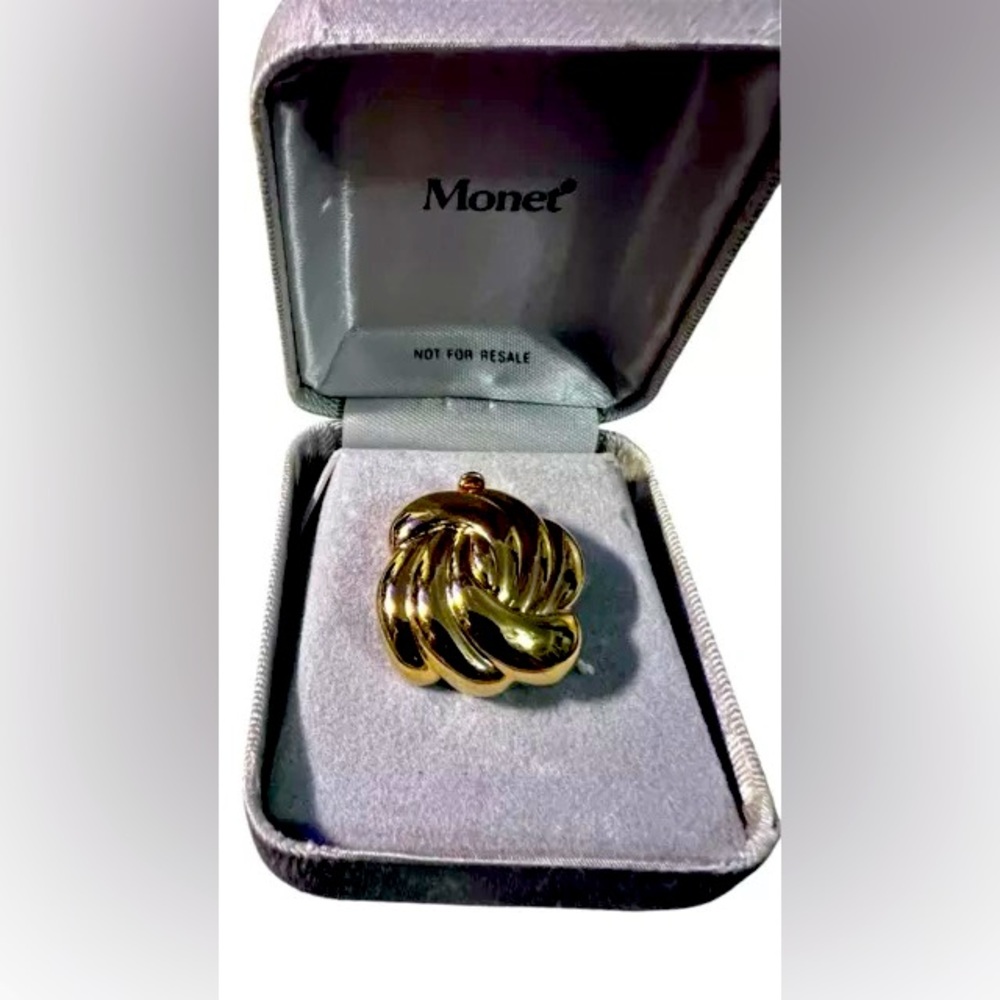 Vintage MONET Gold Clasp For Multistrand Single Strand Necklace In Original Box